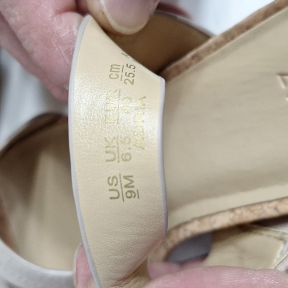 Naturalizer (NEW) Adria Cork Wedge Strappy Comfort Metallic Taupe Sandal Size 9 - Picture 3 of 11